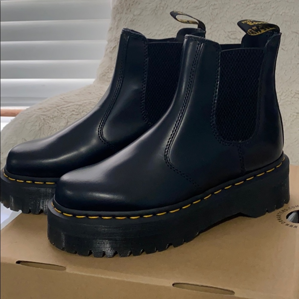 ✨SOLD✨ Dr. Martens Chelsea Boots